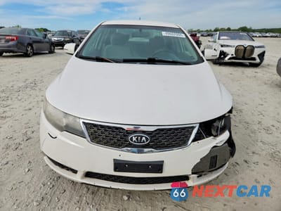 Piąte zdjęcie samochodu w środku: 2012 KIA FORTE EX VIN:KNAFU4A24C5564289 - miniatura