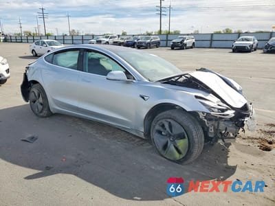 Czwarte zdjęcie samochodu z boku: 2018 TESLA MODEL 3 VIN:5YJ3E1EA2JF006987 - miniatura