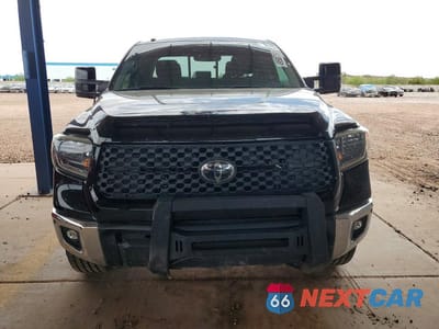 Piąte zdjęcie samochodu w środku: 2018 TOYOTA TUNDRA SR5 VIN:5TFUY5F11JX718463 - miniatura