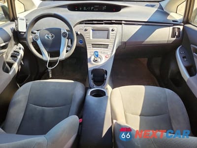 Zdjęcie 8 z 12 samochodu: 2012 TOYOTA PRIUS TWO VIN:JTDKN3DU6C5474664 - miniatura