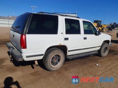 Trzecie zdjęcie samochodu z tyłu: 1998 GMC YUKON VIN:1GKEK13RXWJ721854 - miniatura