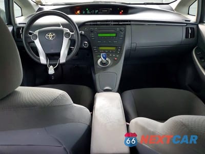 Zdjęcie 8 z 12 samochodu: 2011 TOYOTA PRIUS TWO VIN:JTDKN3DU0B5270960 - miniatura