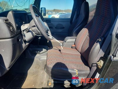 Zdjęcie 7 z 12 samochodu: 2000 JEEP WRANGLER / TJ SPORT VIN:1J4FA49S7YP778103 - miniatura