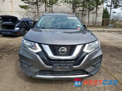 Piąte zdjęcie samochodu w środku: 2018 NISSAN ROGUE SV VIN:KNMAT2MV9JP556278 - miniatura