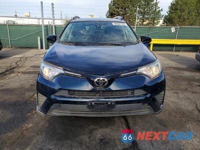 Piąte zdjęcie samochodu w środku: 2018 TOYOTA RAV4 LE VIN:JTMBFREV3JJ255320 - miniatura