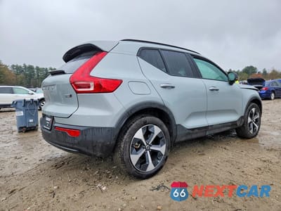 Trzecie zdjęcie samochodu z tyłu: 2026 VOLVO XC40 PLUS VIN:YV4L12UC9T2710921 - miniatura