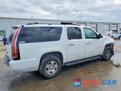 Trzecie zdjęcie samochodu z tyłu: 2013 CHEVROLET SUBURBAN C1500 LT VIN:1GNSCJE01DR355573 - miniatura