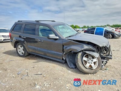 Czwarte zdjęcie samochodu z boku: 2005 JEEP GRAND CHEROKEE LAREDO/COLUMBIA/FREEDOM VIN:1J4HR48N25C559923 - miniatura