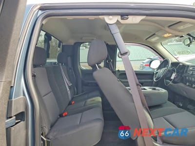 Zdjęcie 10 z 11 samochodu: 2013 CHEVROLET SILVERADO K1500 LS VIN:1GCRKREA9DZ168275 - miniatura