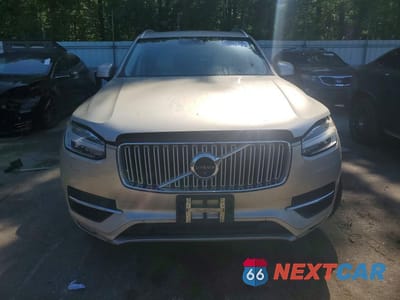 Piąte zdjęcie samochodu w środku: 2016 VOLVO XC90 T6 VIN:YV4A22PL8G1035963 - miniatura