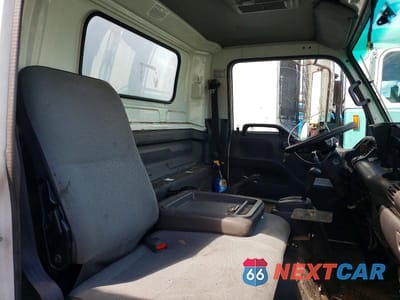 Zdjęcie 11 z 13 samochodu: 2001 ISUZU NPR BOX TRUCK VIN:JALC4B14317008342 - miniatura