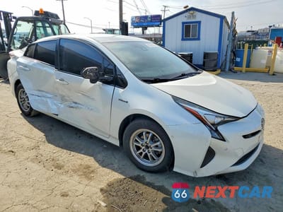Czwarte zdjęcie samochodu z boku: 2018 TOYOTA PRIUS THREE VIN:JTDKARFU2J3067185 - miniatura
