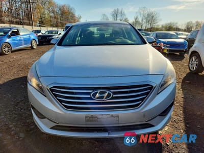Piąte zdjęcie samochodu w środku: 2017 HYUNDAI SONATA BASE VIN:5NPE24AF3HH566775 - miniatura