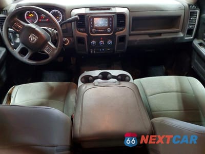 Zdjęcie 8 z 12 samochodu: 2014 RAM 2500 ST VIN:3C6UR5CJXEG269447 - miniatura