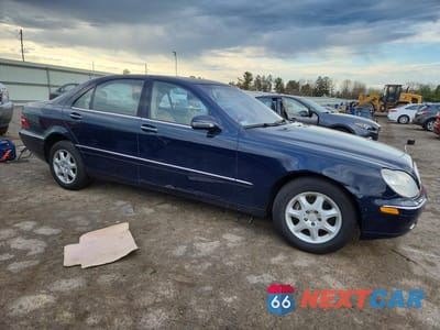 Czwarte zdjęcie samochodu z boku: 2002 MERCEDES-BENZ S 430 VIN:WDBNG70J22A314134 - miniatura