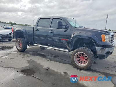 Czwarte zdjęcie samochodu z boku: 2012 GMC SIERRA K2500 SLT VIN:1GT121E88CF138423 - miniatura