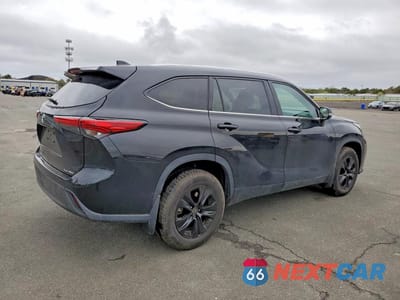 Trzecie zdjęcie samochodu z tyłu: 2021 TOYOTA HIGHLANDER XLE VIN:5TDGZRBH8MS143535 - miniatura