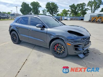 Czwarte zdjęcie samochodu z boku: 2018 PORSCHE MACAN GTS VIN:WP1AG2A50JLB63557 - miniatura