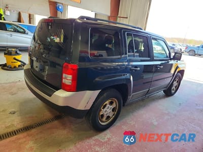 Trzecie zdjęcie samochodu z tyłu: 2011 JEEP PATRIOT SPORT VIN:1J4NT1GA2BD107686 - miniatura