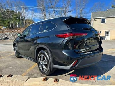 Drugie zdjęcie samochodu z przodu: 2022 TOYOTA HIGHLANDER XLE VIN:5TDGZRBH3NS229269 - miniatura