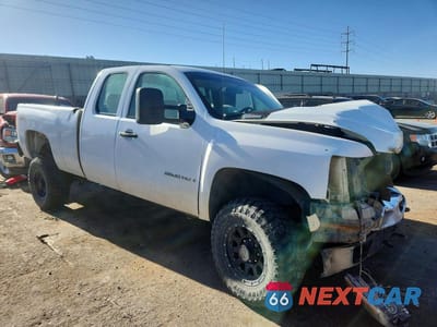 Czwarte zdjęcie samochodu z boku: 2007 CHEVROLET SILVERADO K2500 HEAVY DUTY VIN:1GCHK29K57E546092 - miniatura