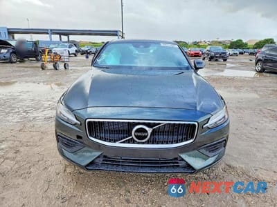 Piąte zdjęcie samochodu w środku: 2020 VOLVO S60 T5 MOMENTUM VIN:7JR102FK5LG035803 - miniatura