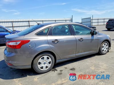 Trzecie zdjęcie samochodu z tyłu: 2014 FORD FOCUS S VIN:1FADP3E25EL132403 - miniatura