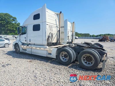 Trzecie zdjęcie samochodu z tyłu: 2018 VOLVO VNL SEMI TRUCK VIN:4V4NC9EH4JN984195 - miniatura