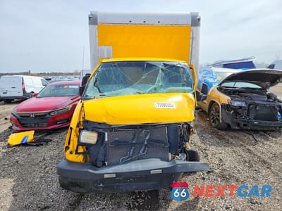 Piąte zdjęcie samochodu w środku: 2017 GMC SAVANA BOX TRUCK VIN:7GZ67VCGXHN003923 - miniatura