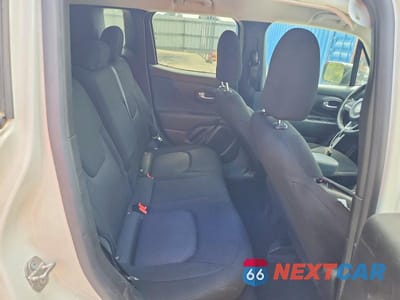 Zdjęcie 10 z 12 samochodu: 2023 JEEP RENEGADE LATITUDE VIN:ZACNJDB19PPP14484 - miniatura