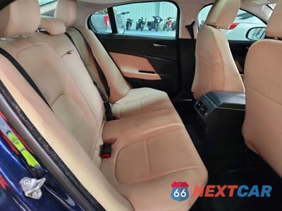 Zdjęcie 10 z 12 samochodu: 2017 JAGUAR XE VIN:SAJAR4BG9HA972795 - miniatura
