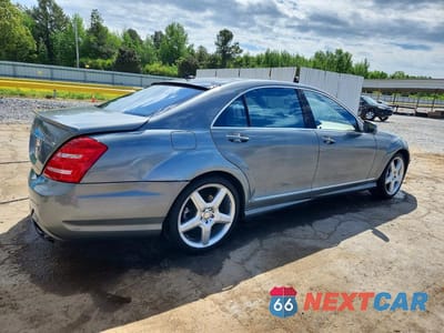 Trzecie zdjęcie samochodu z tyłu: 2011 MERCEDES-BENZ S 550 4MATIC VIN:WDDNG8GB2BA373986 - miniatura