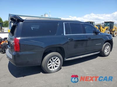 Trzecie zdjęcie samochodu z tyłu: 2019 CHEVROLET SUBURBAN C1500 LT VIN:1GNSCHKC5KR390556 - miniatura