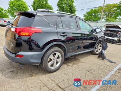 Trzecie zdjęcie samochodu z tyłu: 2015 TOYOTA RAV4 XLE VIN:2T3RFREV6FW296130 - miniatura