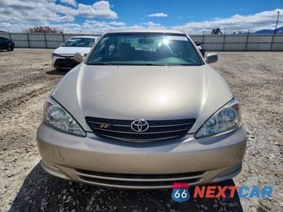 Piąte zdjęcie samochodu w środku: 2002 TOYOTA CAMRY LE VIN:4T1BE32K32U514118 - miniatura