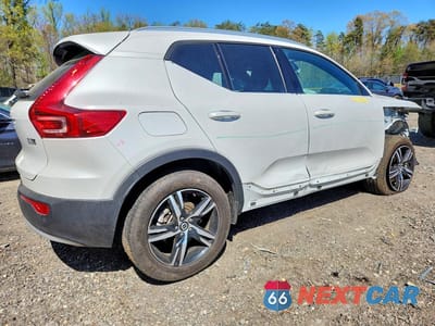 Trzecie zdjęcie samochodu z tyłu: 2025 VOLVO XC40 CORE VIN:YV4L12UJ2S2467773 - miniatura