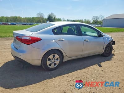 Trzecie zdjęcie samochodu z tyłu: 2016 KIA FORTE LX VIN:KNAFK4A63G5500078 - miniatura