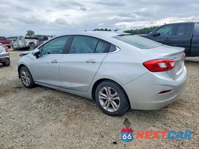 Drugie zdjęcie samochodu z przodu: 2019 CHEVROLET CRUZE LT VIN:1G1BE5SM1K7114406 - miniatura