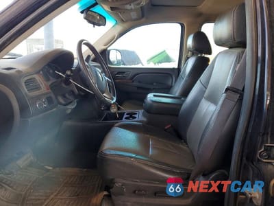 Zdjęcie 7 z 13 samochodu: 2013 CHEVROLET SUBURBAN VIN:1GNSCHE02DR212835 - miniatura