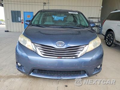 Piąte zdjęcie samochodu w środku: 2017 TOYOTA SIENNA XLE 8-PASSENGER VIN:5TDYZ3DC2HS806493 - miniatura
