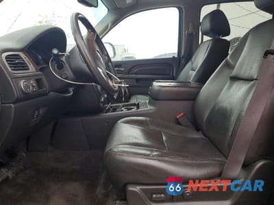 Zdjęcie 7 z 13 samochodu: 2011 GMC YUKON XL DENALI VIN:1GKS2MEF5BR315712 - miniatura