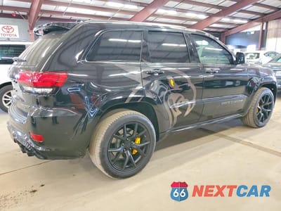 Trzecie zdjęcie samochodu z tyłu: 2018 JEEP GRAND CHEROKEE TRACKHAWK VIN:1C4RJFN95JC310109 - miniatura