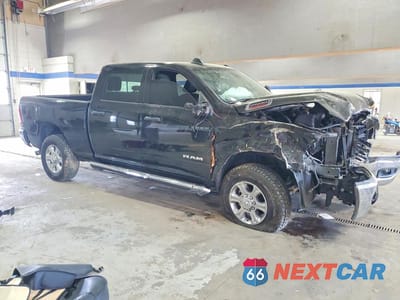 Czwarte zdjęcie samochodu z boku: 2024 RAM 2500 BIG HORN VIN:3C6UR5DJ6RG101244 - miniatura