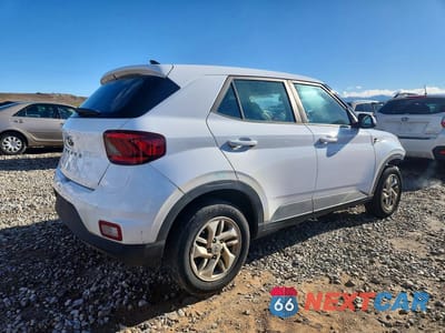 Trzecie zdjęcie samochodu z tyłu: 2022 HYUNDAI VENUE SE VIN:KMHRB8A38NU147347 - miniatura