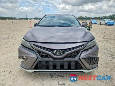 Piąte zdjęcie samochodu w środku: 2022 TOYOTA CAMRY SE VIN:4T1G11AK3NU060755 - miniatura