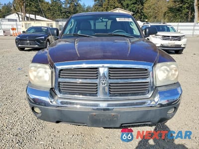 Czwarte zdjęcie samochodu z boku: 2005 DODGE DAKOTA SLT VIN:1D7HE42NX5S198768 - miniatura