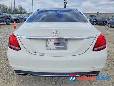 Zdjęcie 6 z 12 samochodu: 2015 MERCEDES-BENZ C 300 4MATIC VIN:55SWF4KB7FU007616 - miniatura