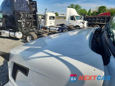 Zdjęcie 7 z 10 samochodu: 2016 VOLVO VNL SEMI TRUCK VIN:4V4NC9EH6GN948761 - miniatura