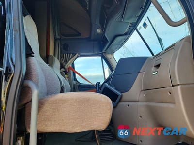 Piąte zdjęcie samochodu w środku: 2015 FREIGHTLINER CASCADIA 125 VIN:1FUGGLDV9FLGF9131 - miniatura