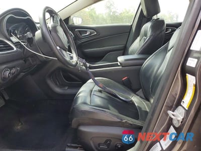 Zdjęcie 7 z 12 samochodu: 2016 CHRYSLER 200 C VIN:1C3CCCCG8GN105014 - miniatura
